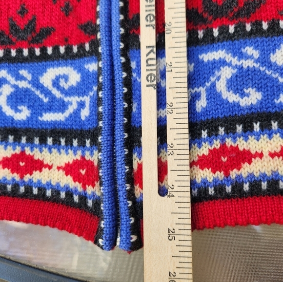 Vintage Rugged Bear Cardigan Women’s Small Red Blue Wool Nordic Zipper - Picture 9 of 9